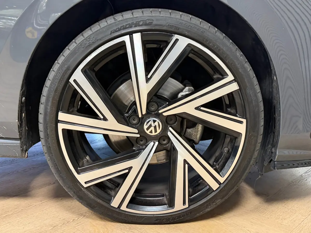 2.0 TDI R-Line Business AUT. PANO TREKHAAK ACC PDC VOOR EN ACHTER CAMERA NAVI STOELVERWAMI