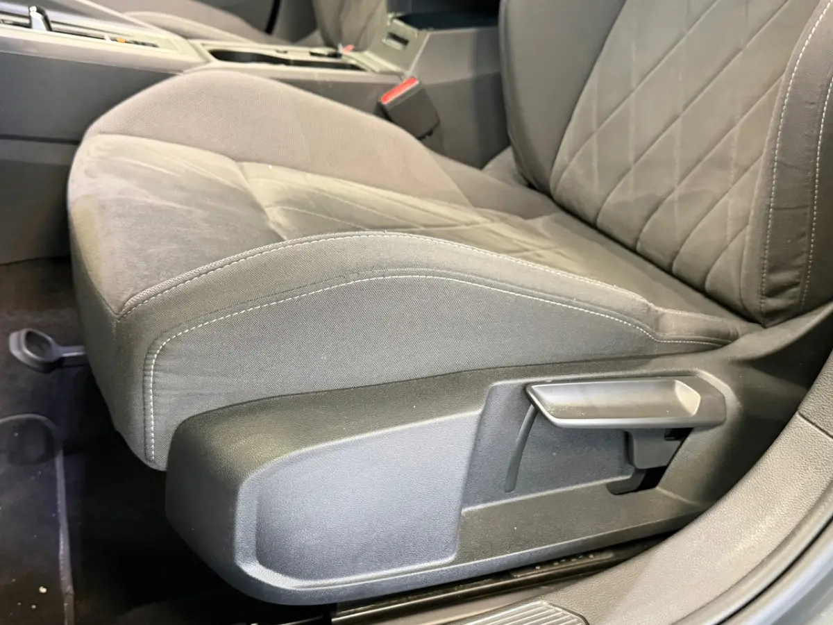 2.0 TDI R-Line Business AUT. PANO TREKHAAK ACC PDC VOOR EN ACHTER CAMERA NAVI STOELVERWAMI