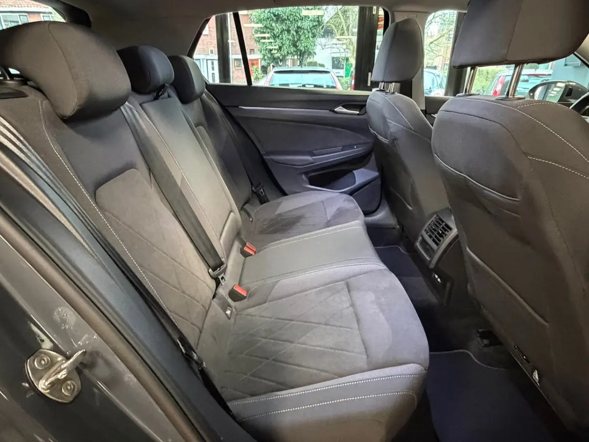 2.0 TDI R-Line Business AUT. PANO TREKHAAK ACC PDC VOOR EN ACHTER CAMERA NAVI STOELVERWAMI
