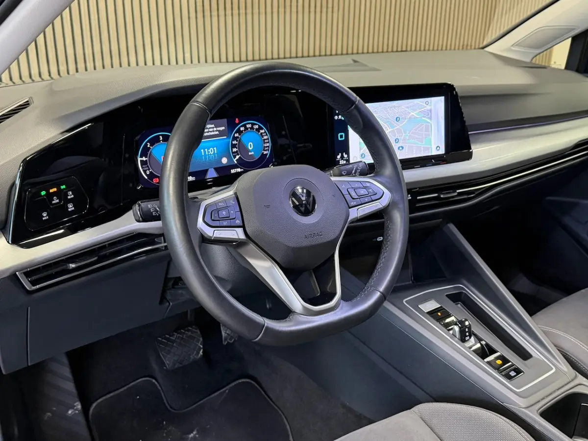 2.0 TDI R-Line Business AUT. PANO TREKHAAK ACC PDC VOOR EN ACHTER CAMERA NAVI STOELVERWAMI