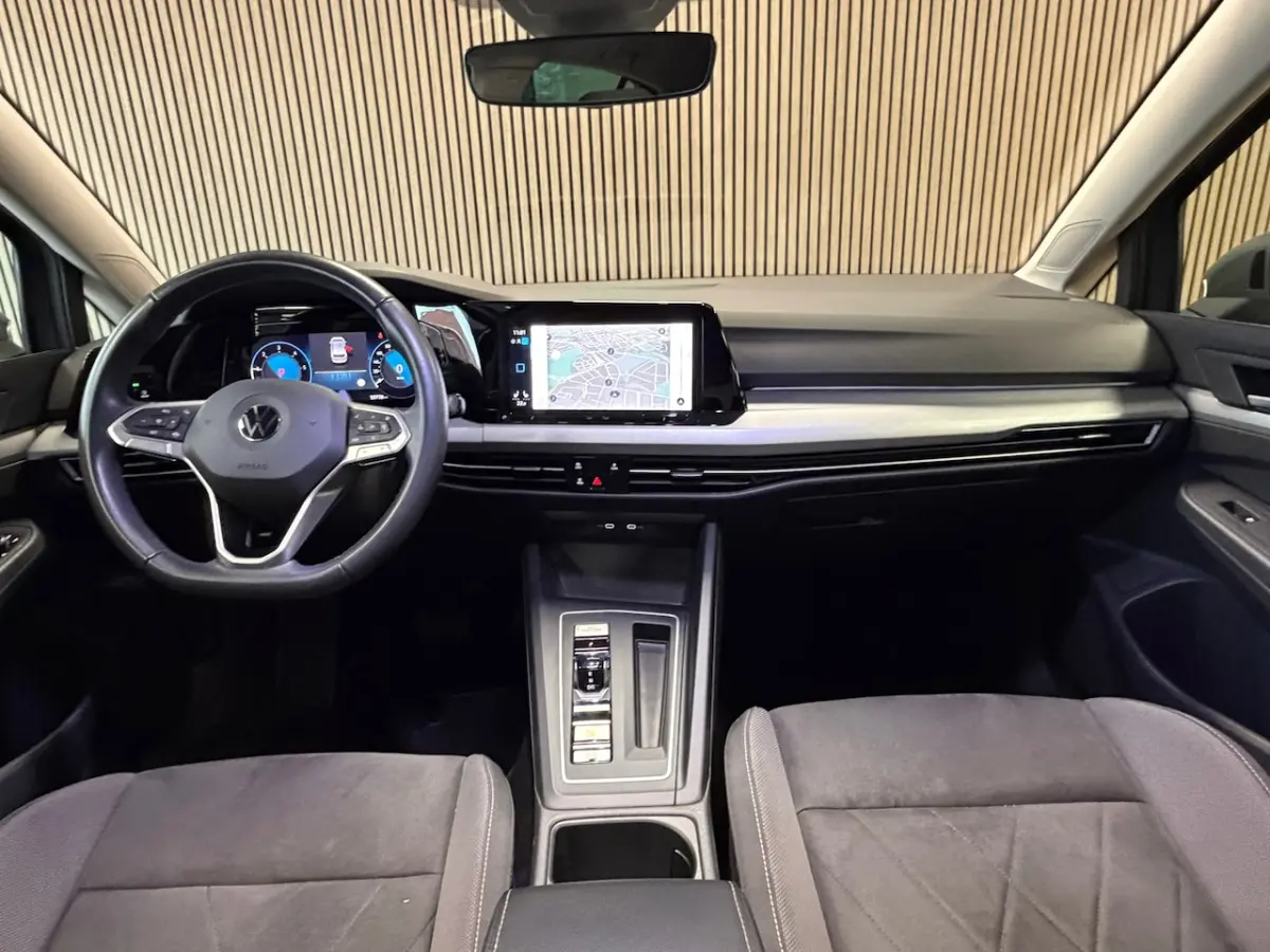 2.0 TDI R-Line Business AUT. PANO TREKHAAK ACC PDC VOOR EN ACHTER CAMERA NAVI STOELVERWAMI