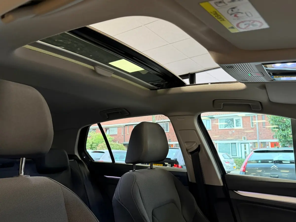 2.0 TDI R-Line Business AUT. PANO TREKHAAK ACC PDC VOOR EN ACHTER CAMERA NAVI STOELVERWAMI