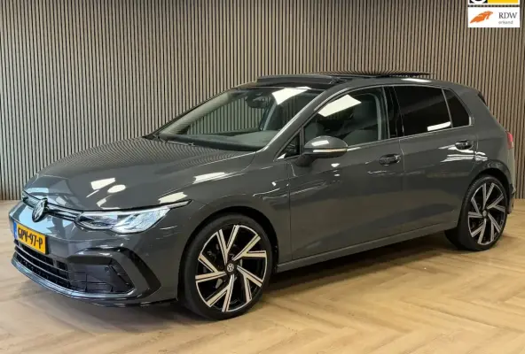 2.0 TDI R-Line Business AUT. PANO TREKHAAK ACC PDC VOOR EN ACHTER CAMERA NAVI STOELVERWAMI