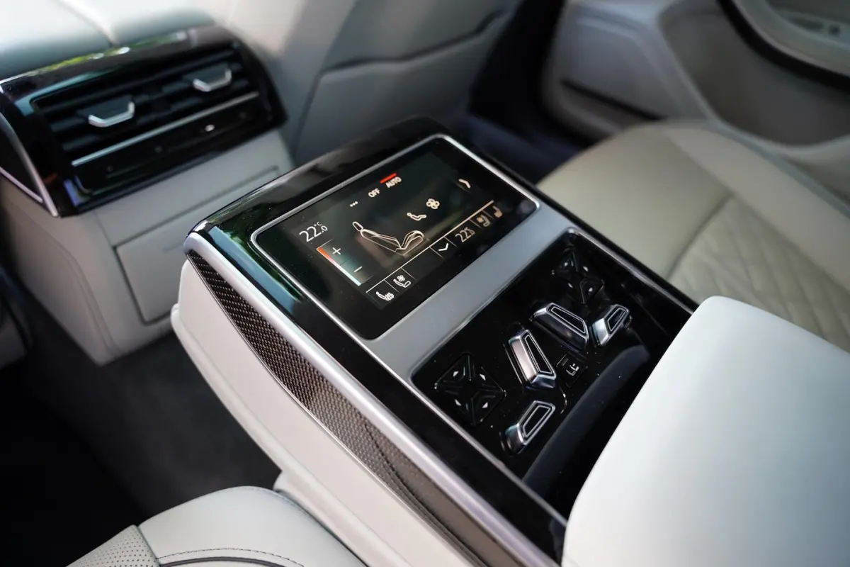 4.0 TFSI Quattro / BTW / B&O / Individual / ABT