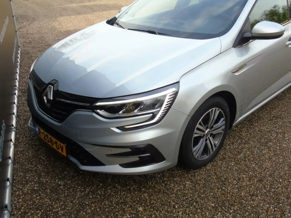 Megane 1.3TCE 140PK Intens Automaat - 2022 - 111DKM - Navi