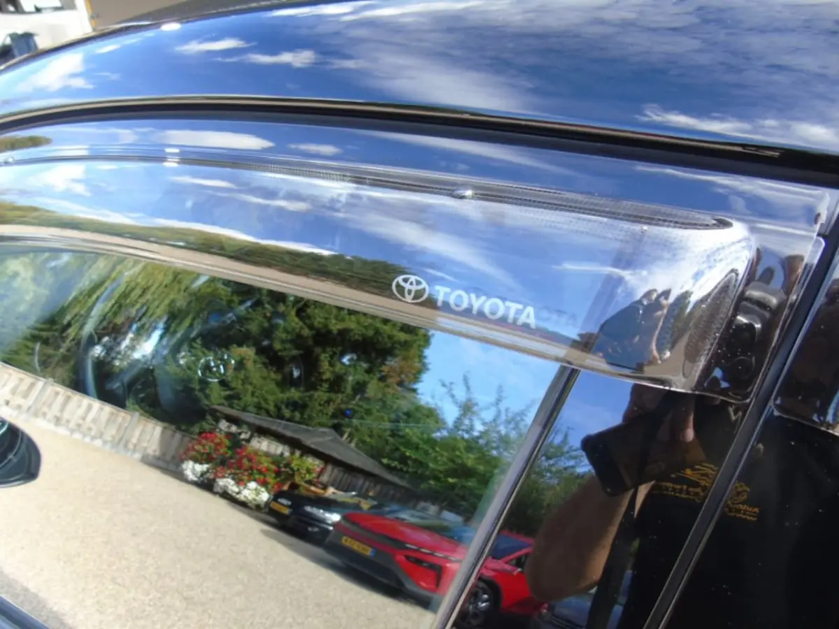 1.8i Hybride Edition - 2019 98DKM - Navi - Camera- Two Tone