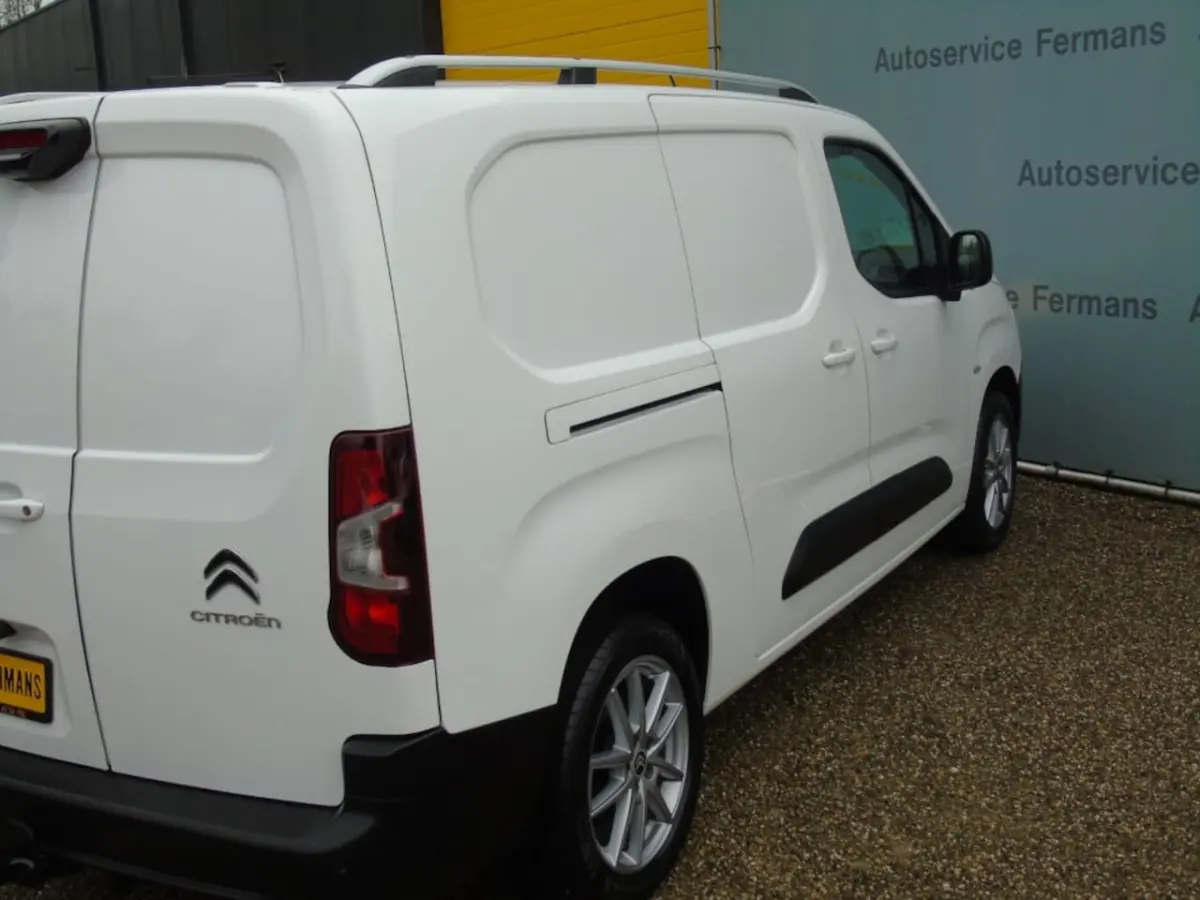 Berlingo 2L Lang 1.5 130PK - Navi - PDC - 360 Camera - Bomvoll