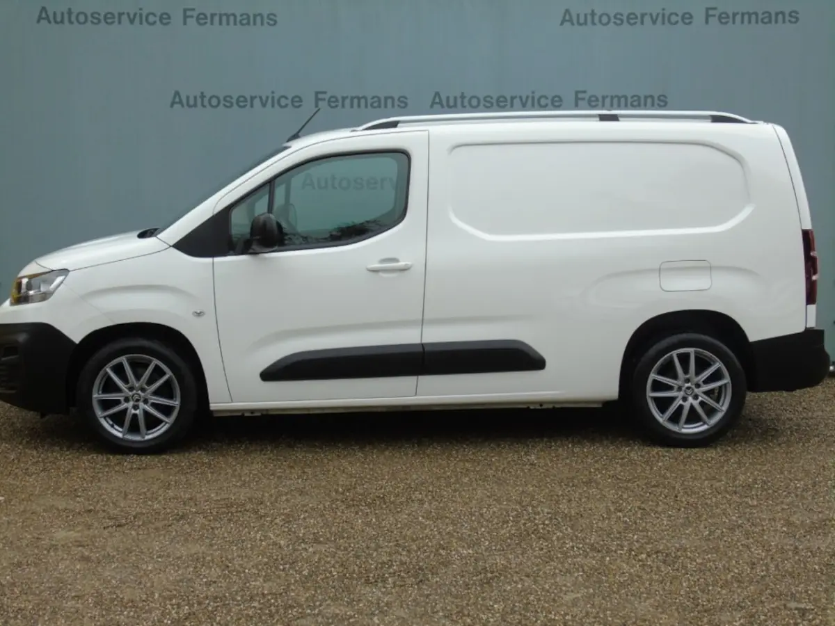 Berlingo 2L Lang 1.5 130PK - Navi - PDC - 360 Camera - Bomvoll