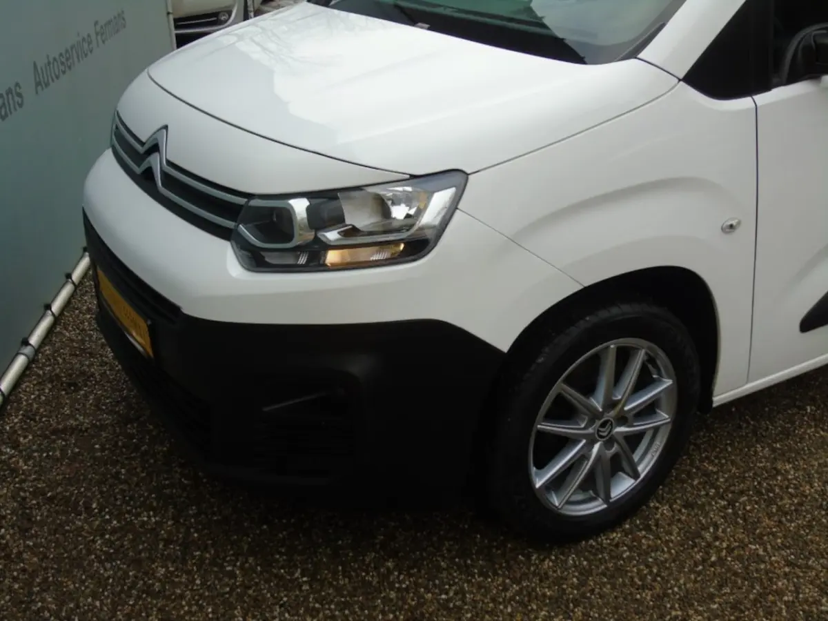 Berlingo 2L Lang 1.5 130PK - Navi - PDC - 360 Camera - Bomvoll
