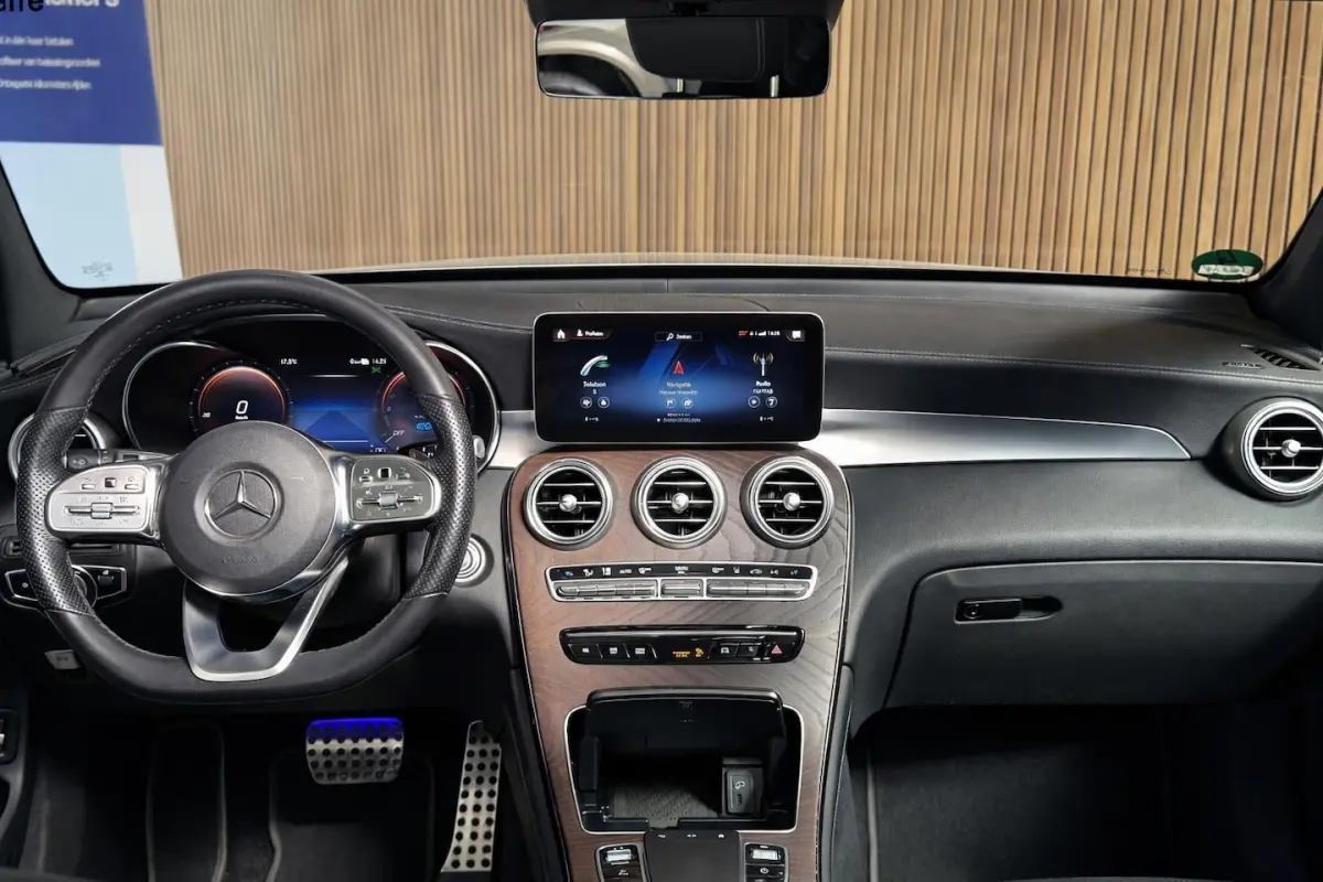 300e 4MATIC AMG PANO MEMORY BURMESTER TREKHAAK LED