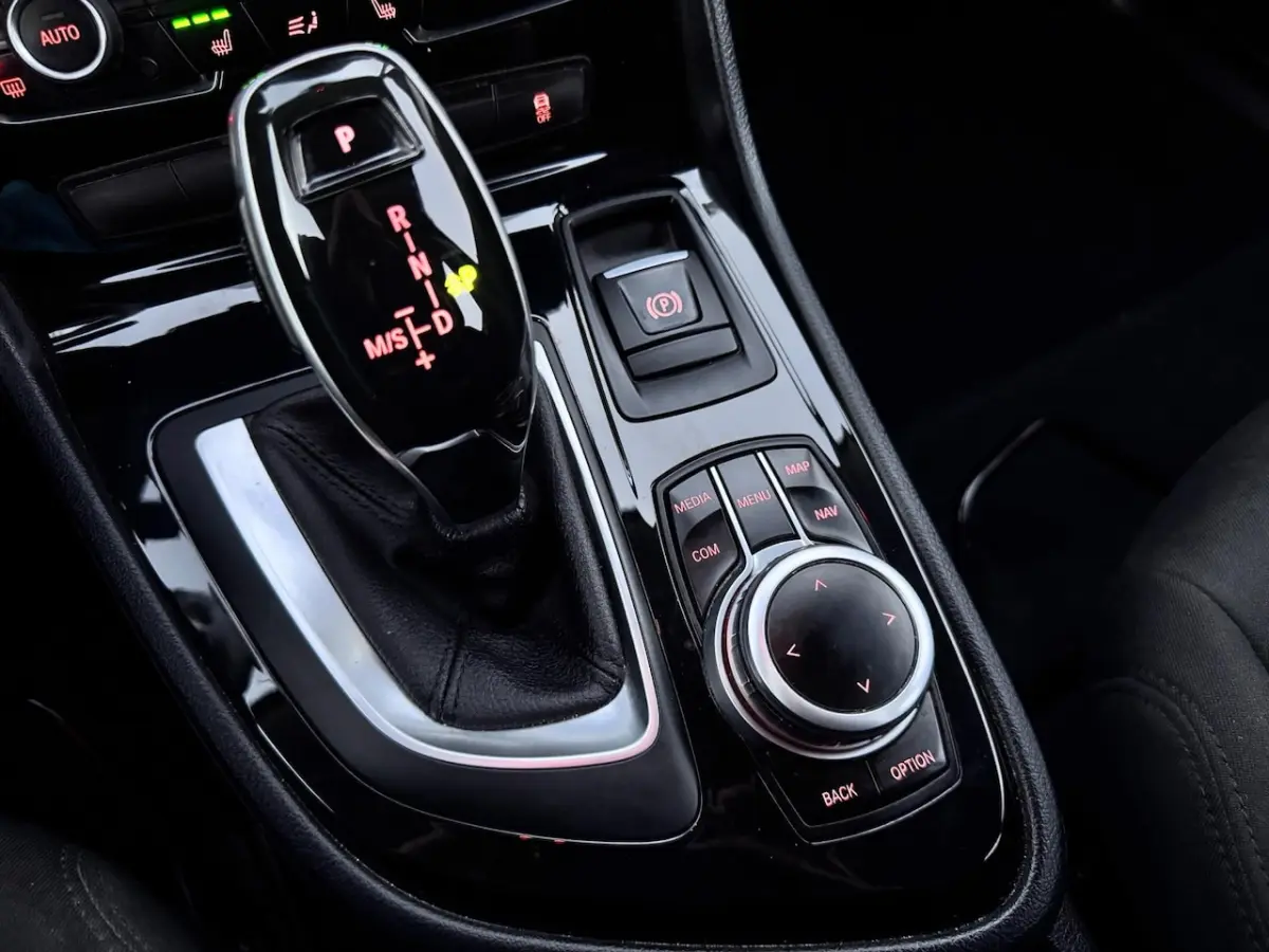 218i LCI High Executive AUTOMAAT PDC GARANTIE