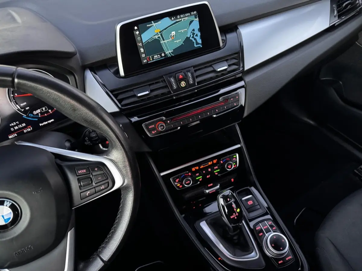 218i LCI High Executive AUTOMAAT PDC GARANTIE