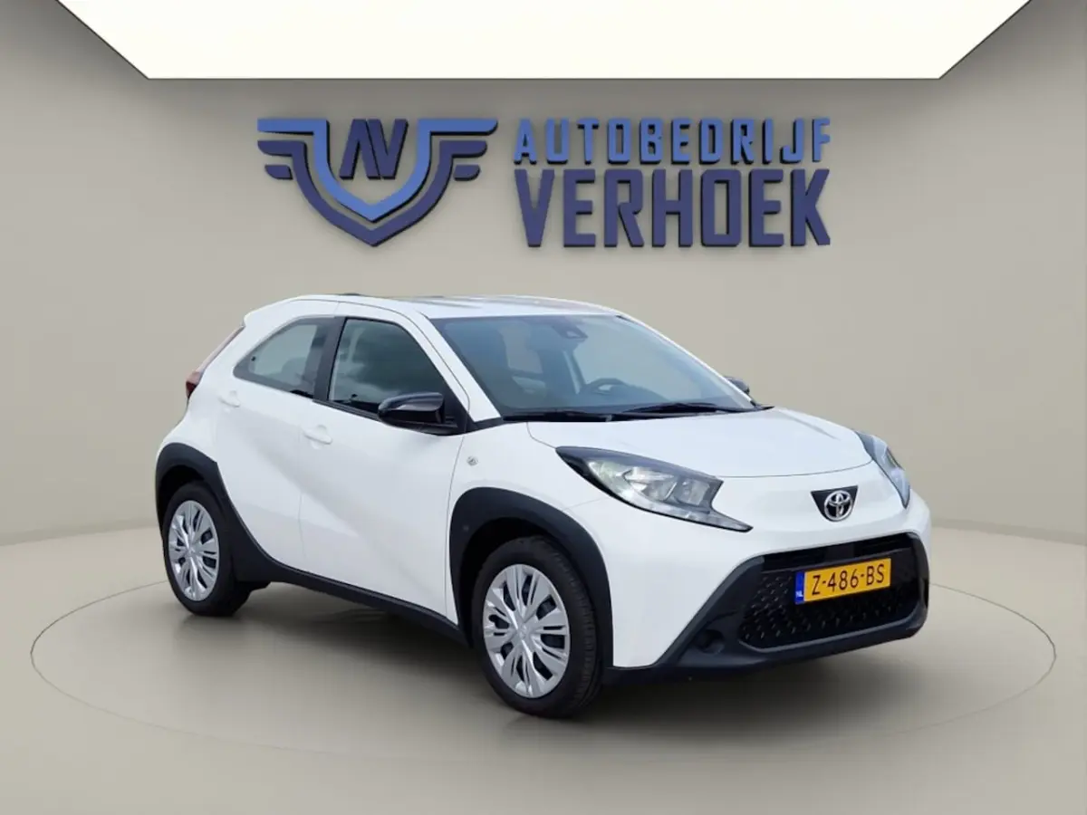 1.0 VVT-i MT Play NL Auto - Groot Scherm - Carplay