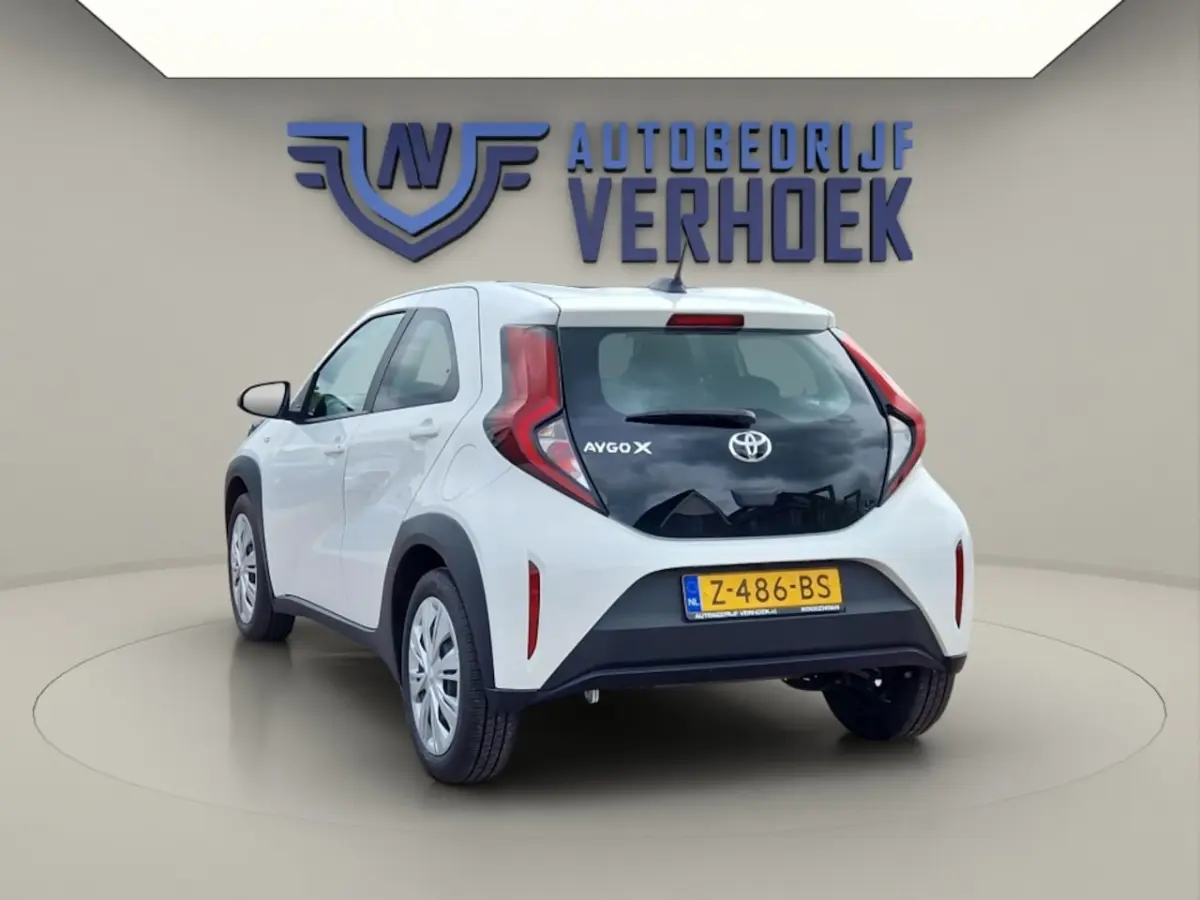 1.0 VVT-i MT Play NL Auto - Groot Scherm - Carplay