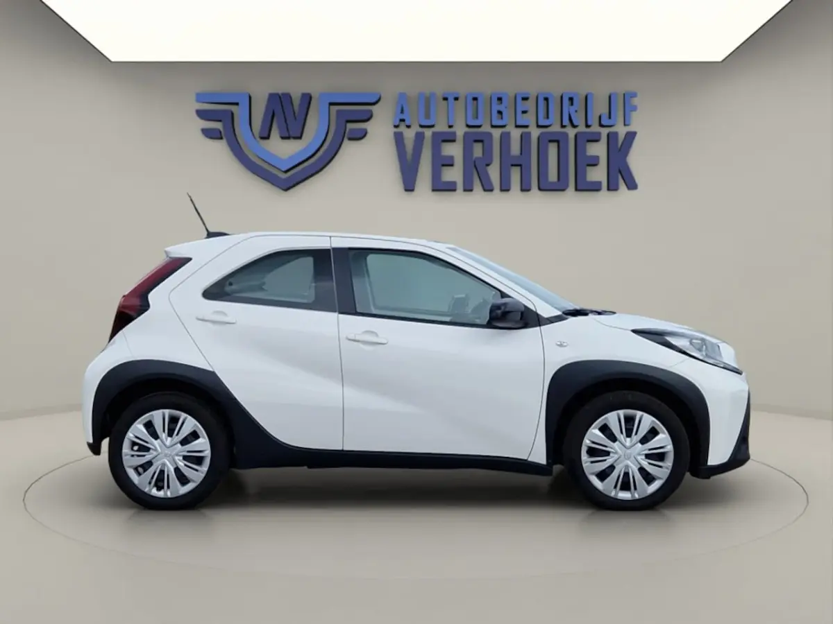 1.0 VVT-i MT Play NL Auto - Groot Scherm - Carplay