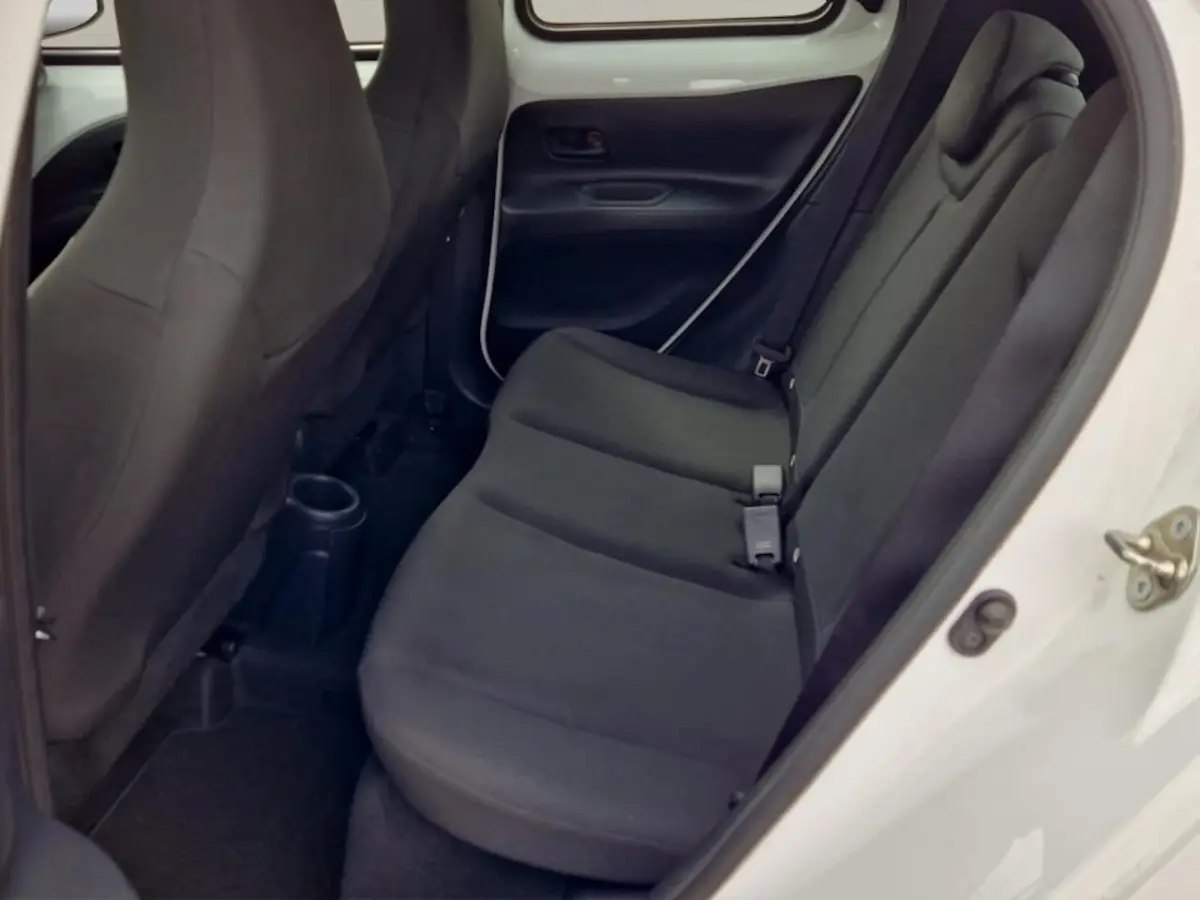 1.0 VVT-i MT Play NL Auto - Groot Scherm - Carplay
