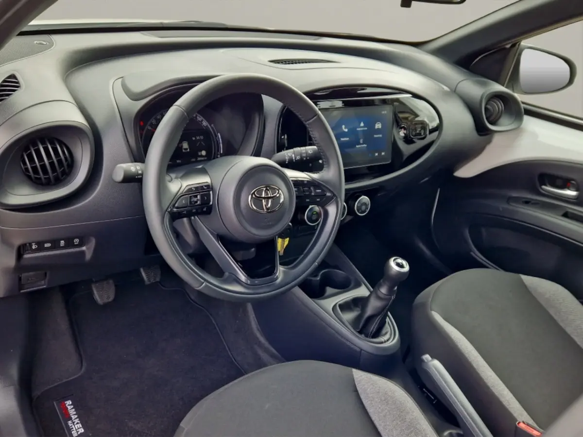 1.0 VVT-i MT Play NL Auto - Groot Scherm - Carplay