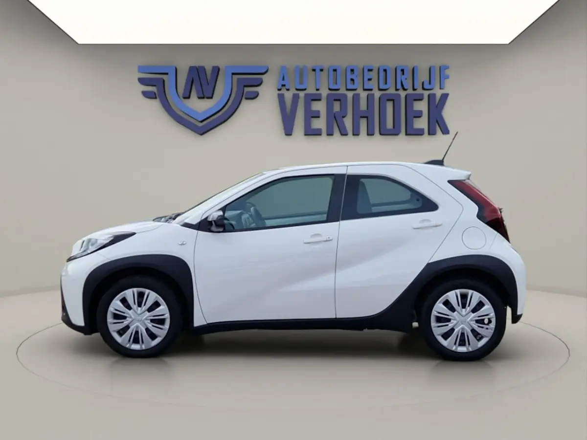 1.0 VVT-i MT Play NL Auto - Groot Scherm - Carplay