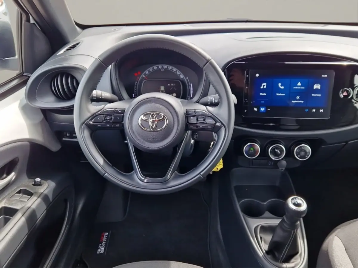 1.0 VVT-i MT Play NL Auto - Groot Scherm - Carplay
