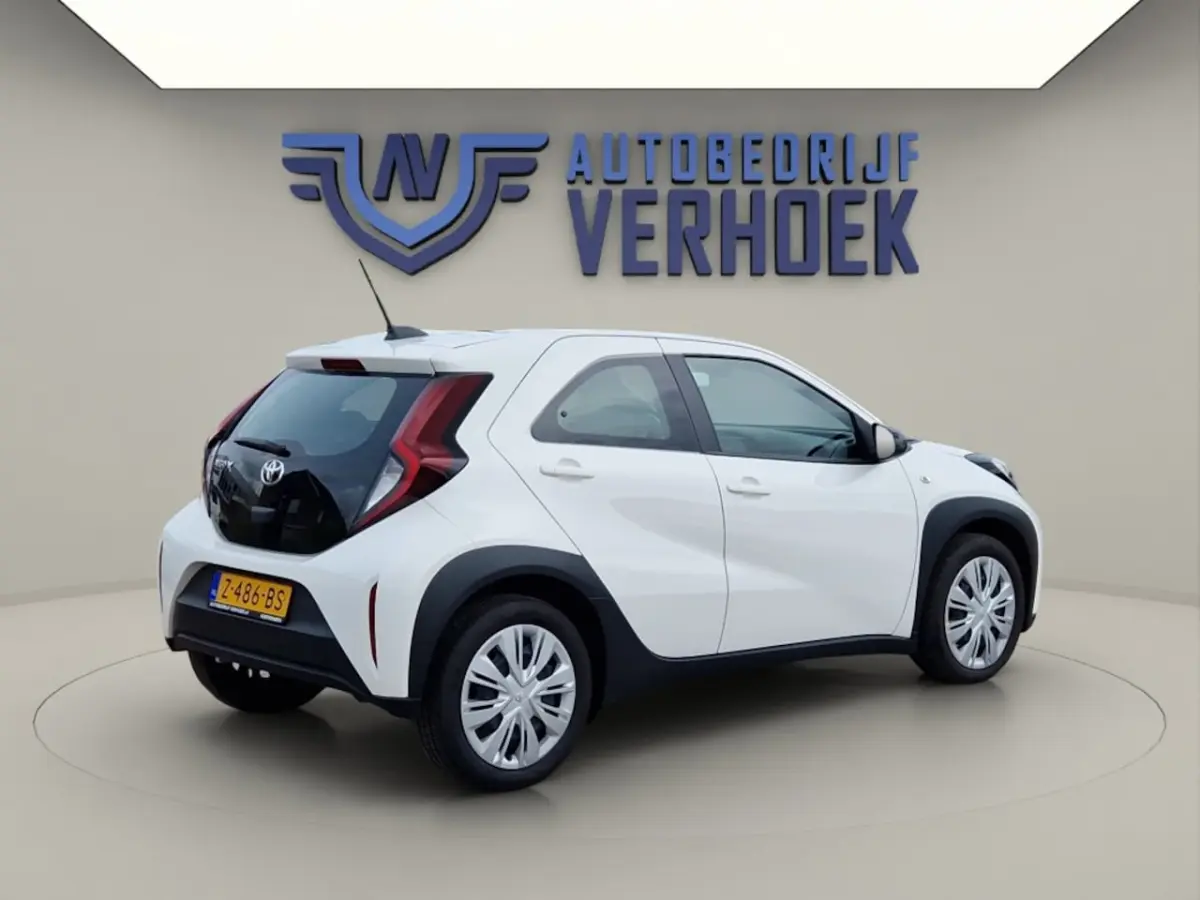 1.0 VVT-i MT Play NL Auto - Groot Scherm - Carplay