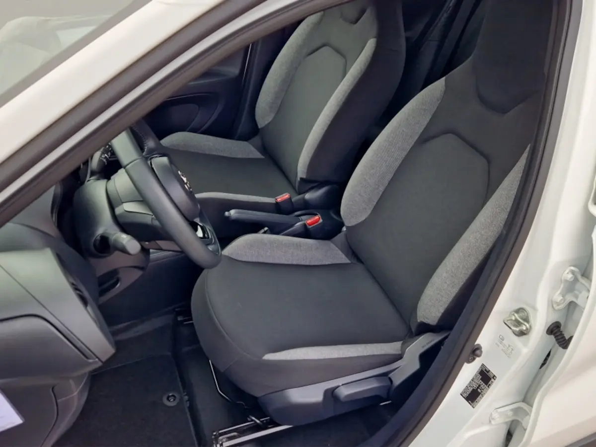 1.0 VVT-i MT Play NL Auto - Groot Scherm - Carplay