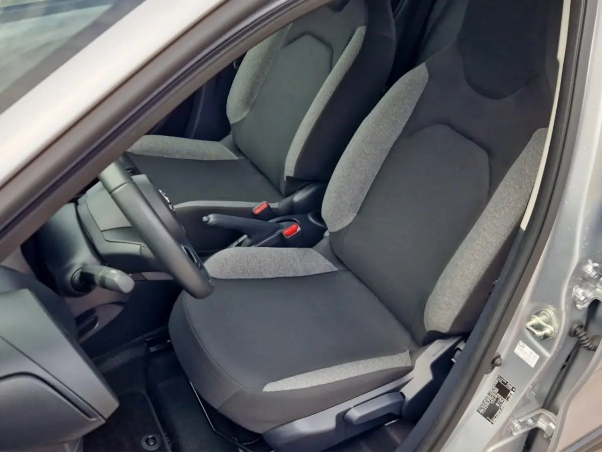 1.0 VVT-i MT Play Trekhaak - NL Auto - Carplay