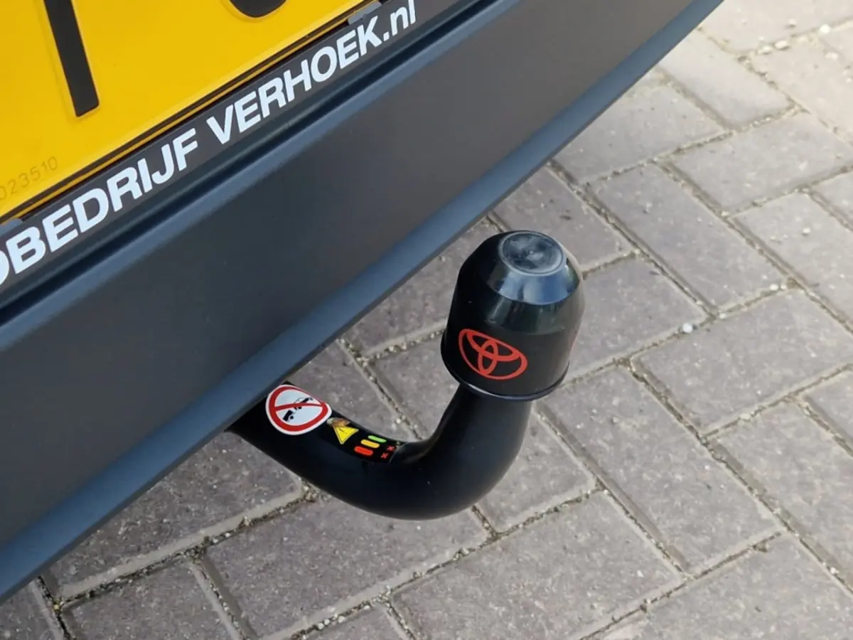 1.0 VVT-i MT Play Trekhaak - NL Auto - Carplay
