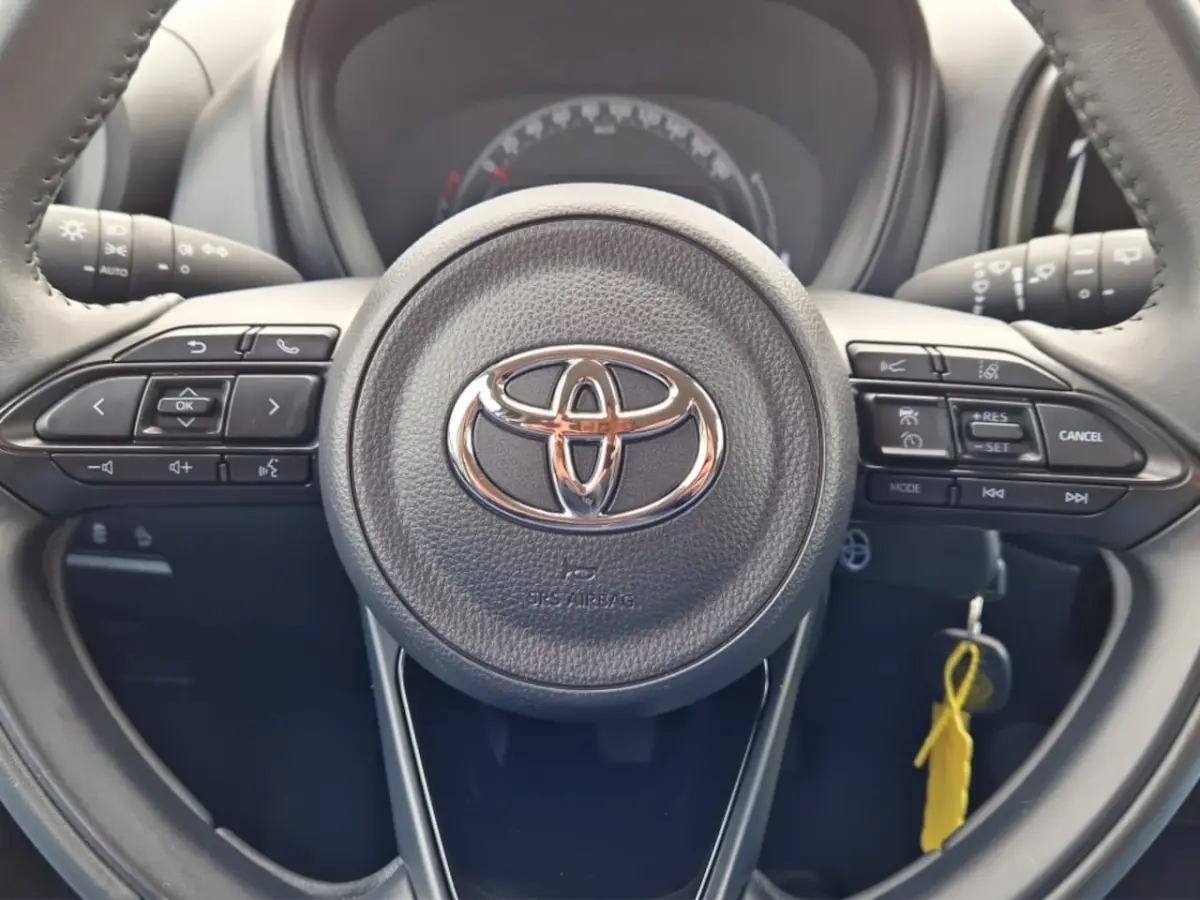 1.0 VVT-i MT Play Trekhaak - NL Auto - Carplay
