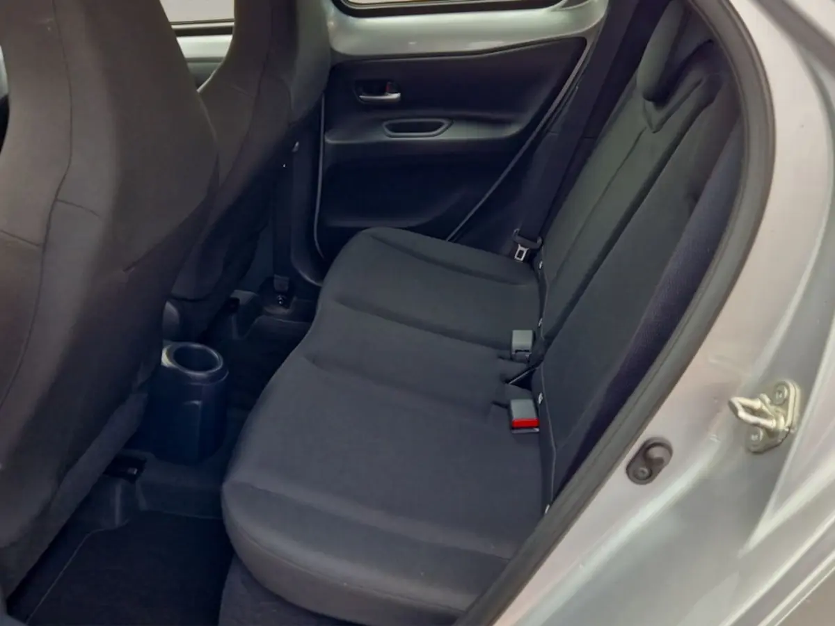 1.0 VVT-i MT Play Trekhaak - NL Auto - Carplay