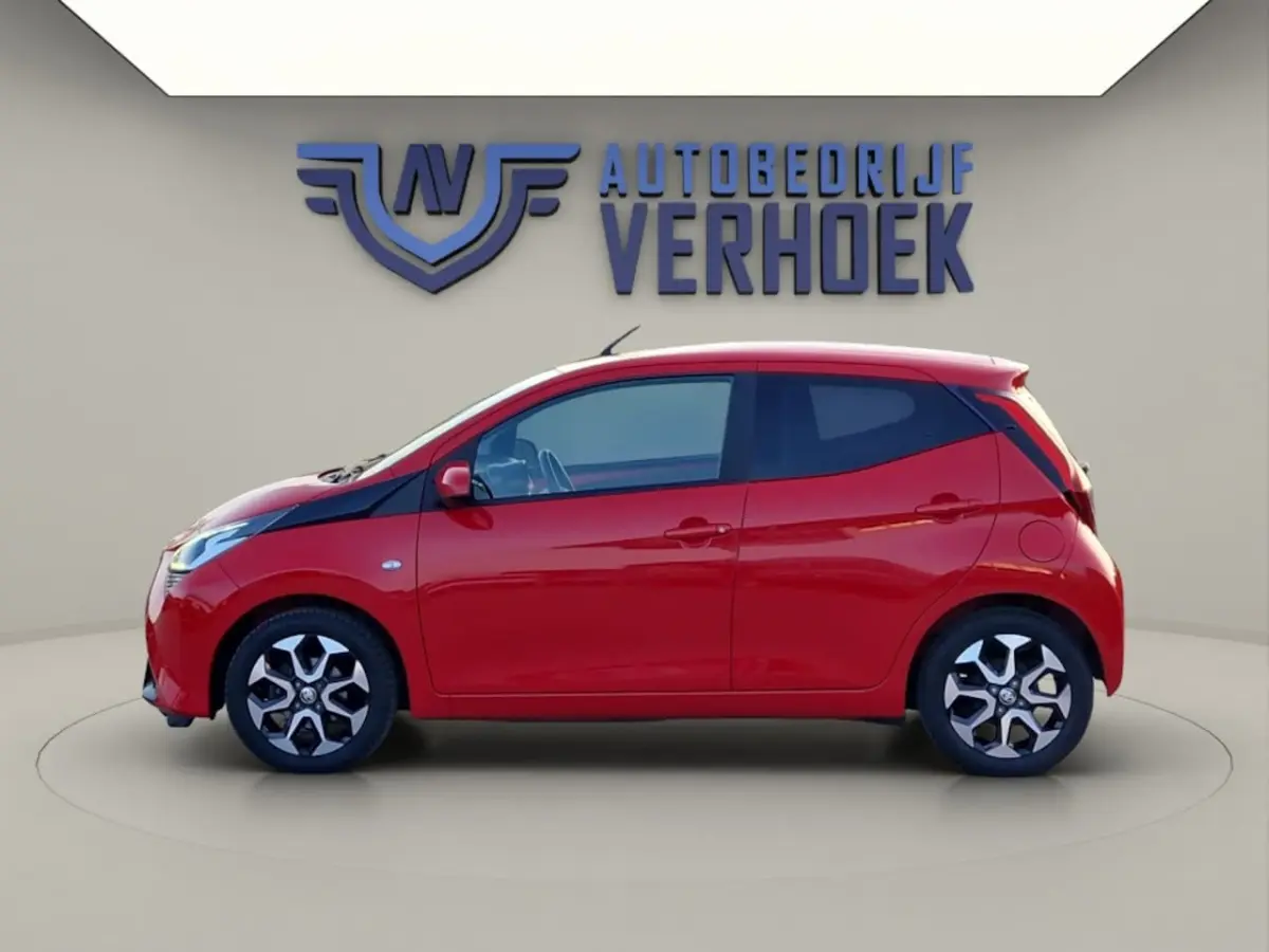 1.0 VVT-i x-first NL Auto - Carplay - Camera