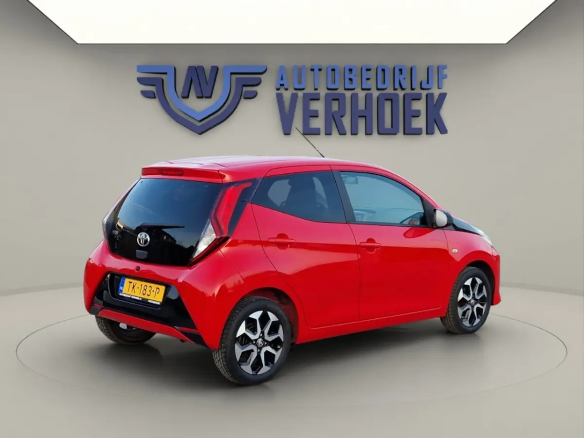 1.0 VVT-i x-first NL Auto - Carplay - Camera