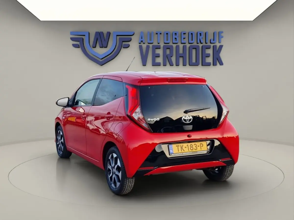 1.0 VVT-i x-first NL Auto - Carplay - Camera