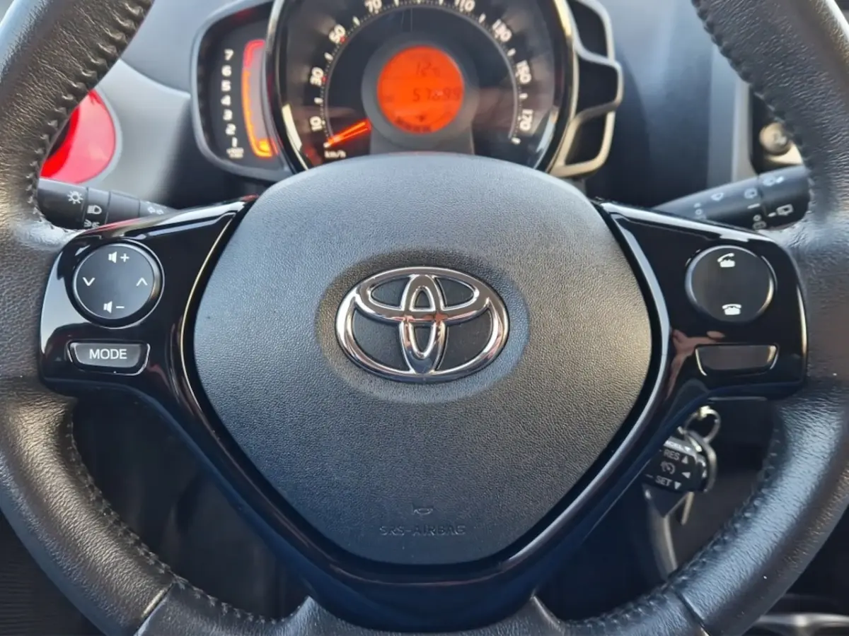 1.0 VVT-i x-first NL Auto - Carplay - Camera