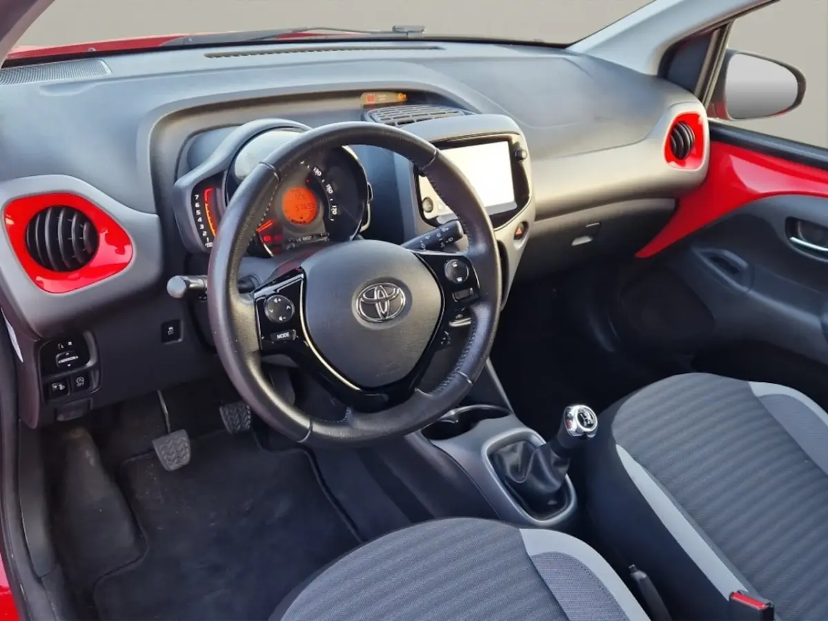 1.0 VVT-i x-first NL Auto - Carplay - Camera