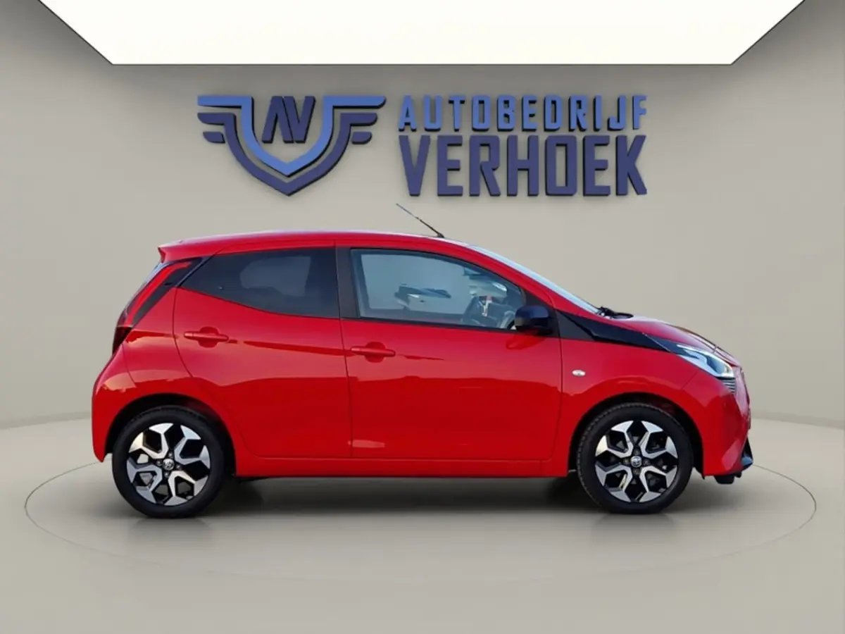 1.0 VVT-i x-first NL Auto - Carplay - Camera