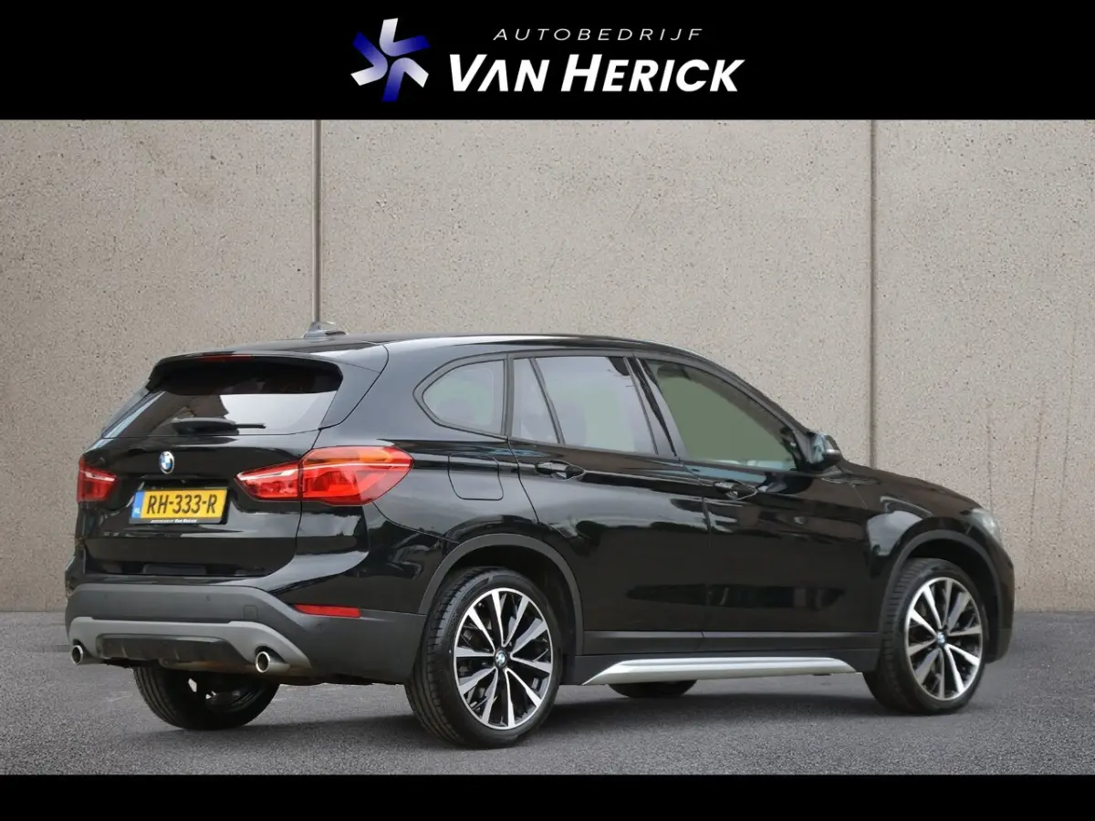 XDrive20i 192PK Automaat xLine | Leder | Achteruitrijcamera | Sportstoelen | LED