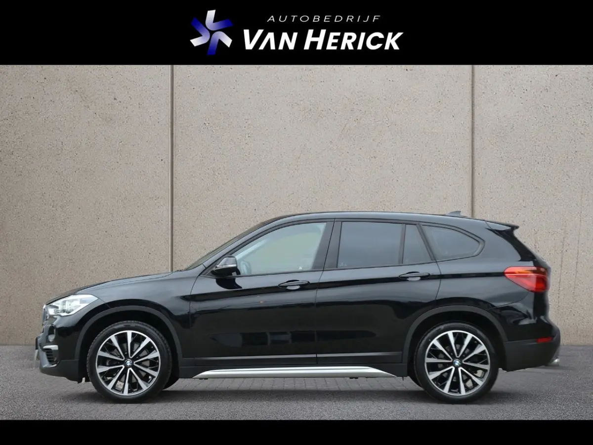 XDrive20i 192PK Automaat xLine | Leder | Achteruitrijcamera | Sportstoelen | LED