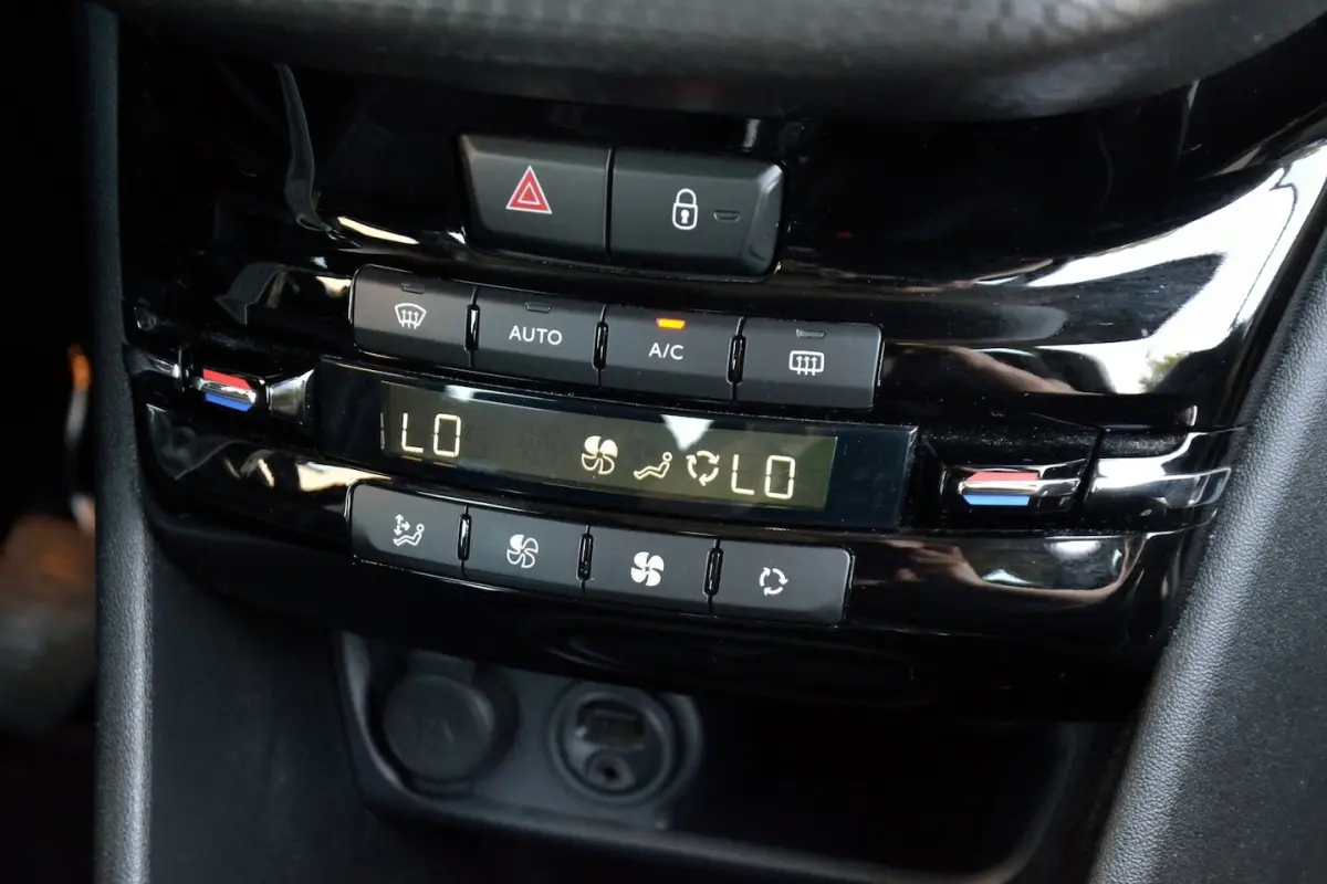 1.2 PureTech Blue Lease Executive | Cruise Control | Carplay | Climate Control