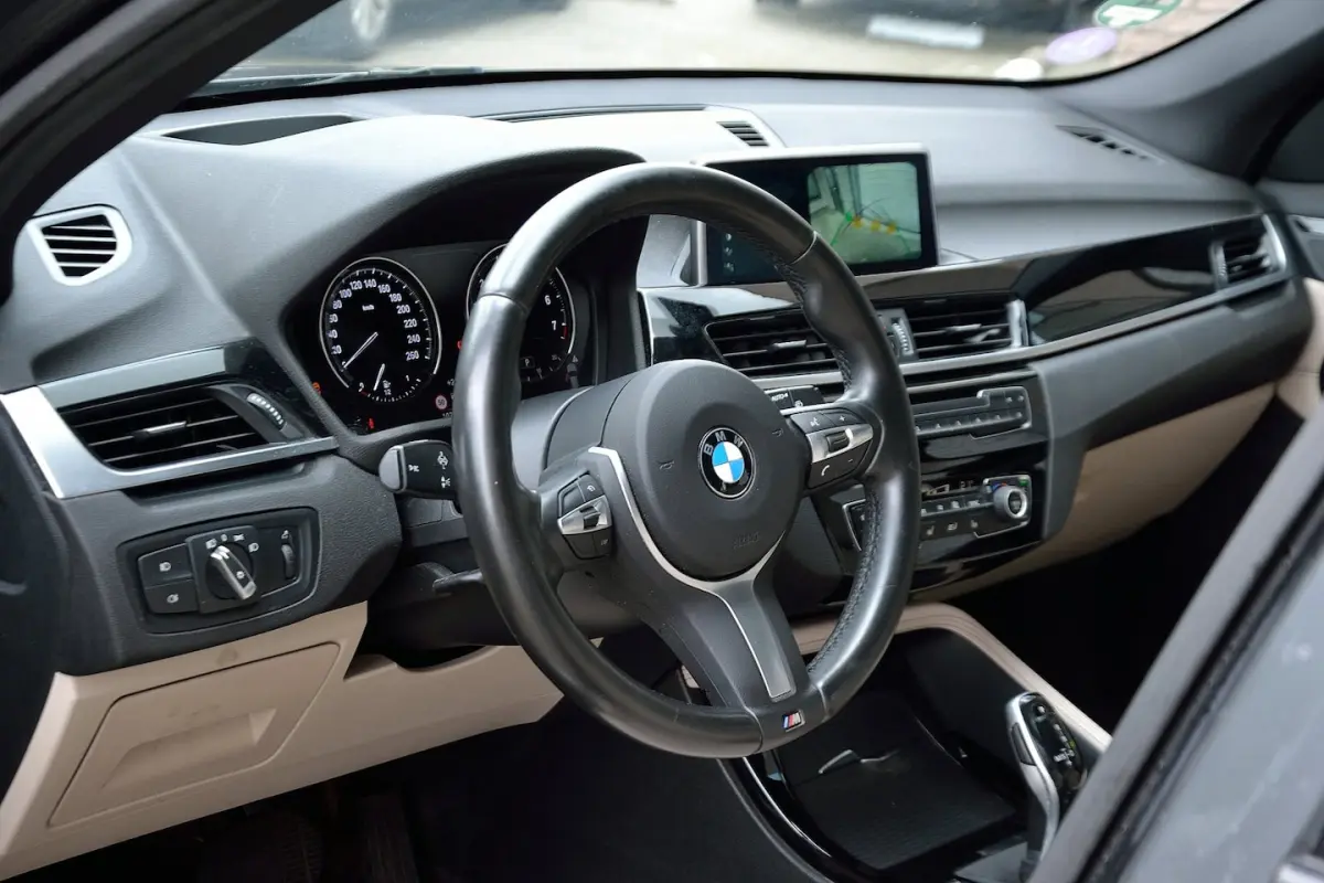 SDrive20i High Executive 192PK | M-Sport | Panoramadak | Leder