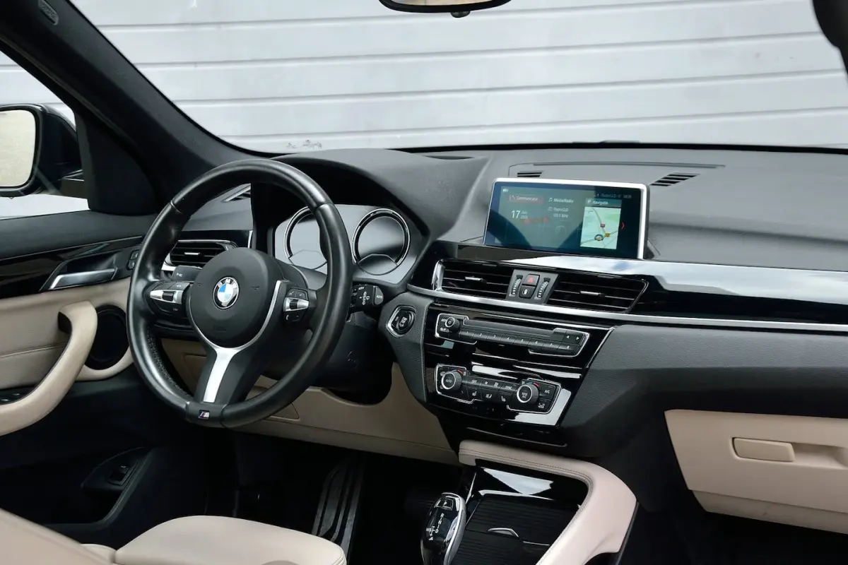 SDrive20i High Executive 192PK | M-Sport | Panoramadak | Leder