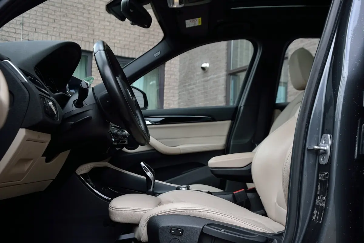SDrive20i High Executive 192PK | M-Sport | Panoramadak | Leder