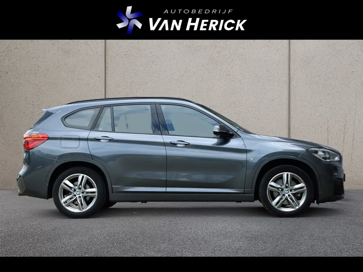 SDrive20i High Executive 192PK | M-Sport | Panoramadak | Leder
