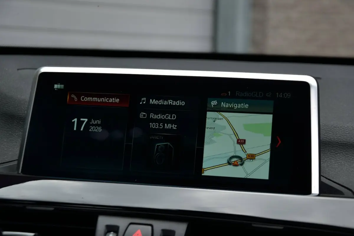 SDrive20i High Executive 192PK | M-Sport | Panoramadak | Leder