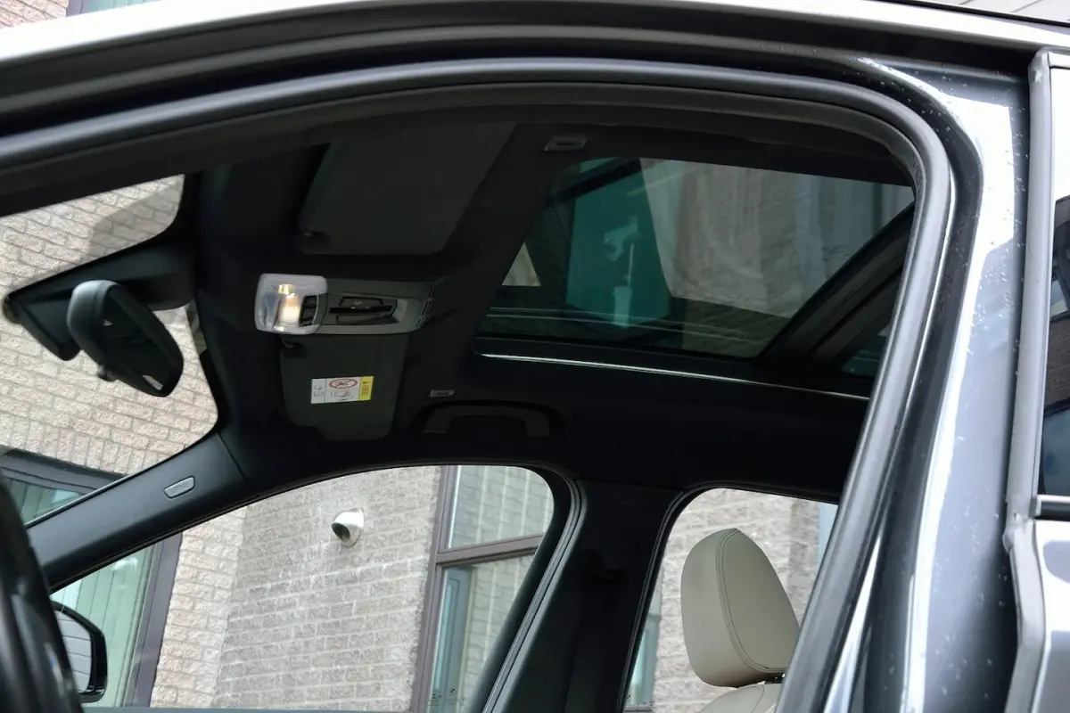 SDrive20i High Executive 192PK | M-Sport | Panoramadak | Leder