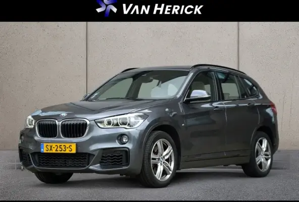 SDrive20i High Executive 192PK | M-Sport | Panoramadak | Leder