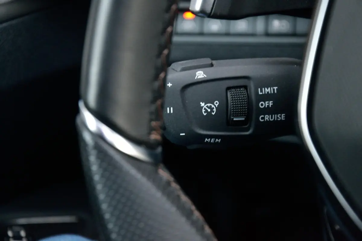 1.6 HYbrid 225 GT | Panoramadak | ACC | Navi