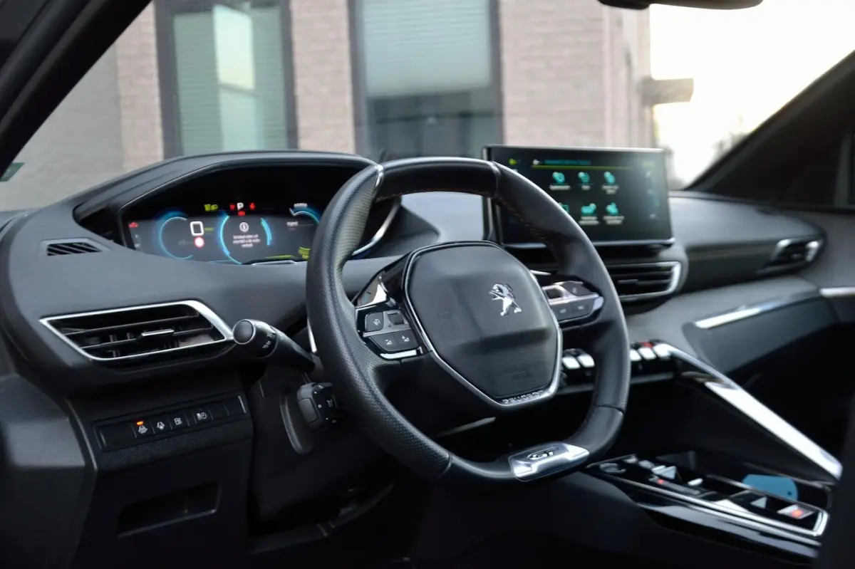 1.6 HYbrid 225 GT | Panoramadak | ACC | Navi