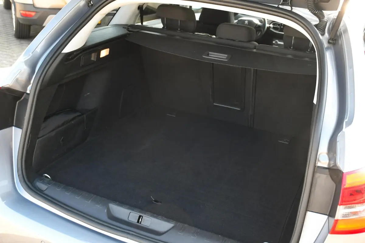 1.2 Blue Lease Allure APPLE CARPLAY/ TREKHAAK/ LED