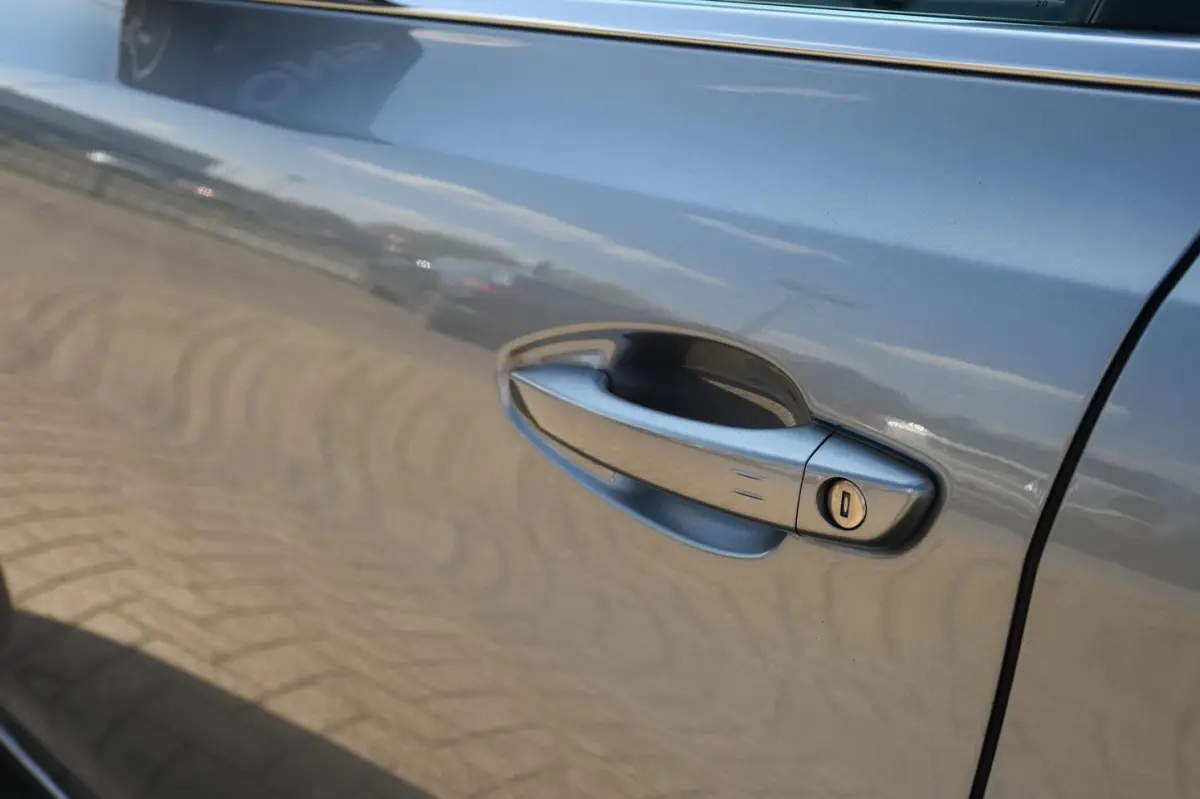 1.2 Blue Lease Allure APPLE CARPLAY/ TREKHAAK/ LED