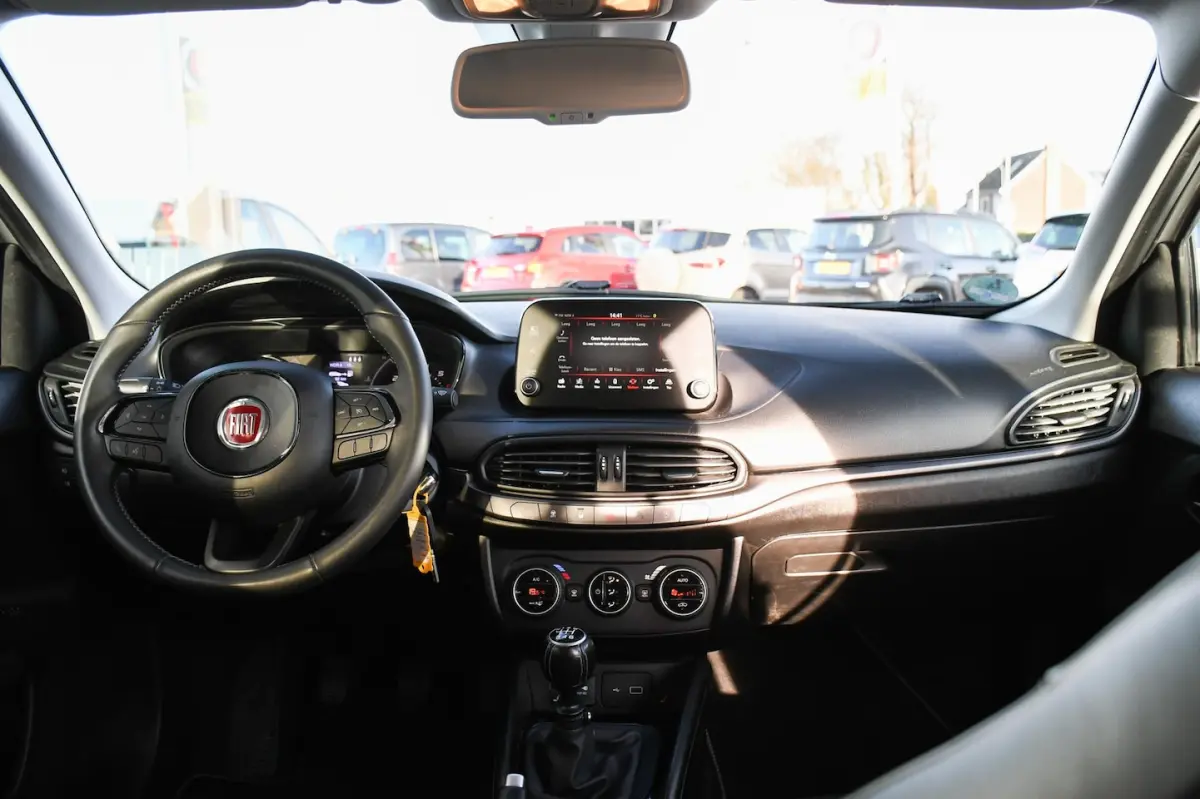 1.4 T-Jet 16v Business Lusso APPLE CARPLAY/ LEDER